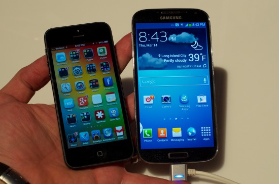 iPhone-5-vs-Samsung-Galaxy-S4-550x364
