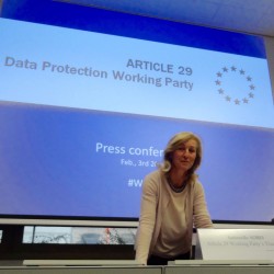 Isabelle Falque-Pierrotin, présidente du groupe Article 29, lors d'une conférence de presse à Bruxelles, le 3 février 2016. Isabelle Falque-Pierrotin, présidente du groupe Article 29, lors d'une conférence de presse à Bruxelles, le 3 février 2016.